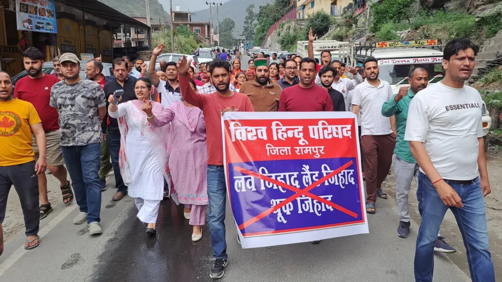 Rampur Bushahr : नाबालिग के अपहरण पर ब्रौ में गुस्सा, रैली निकालकर जताया विरोध