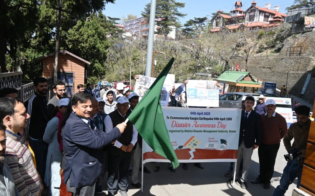 Shimla: उपायुक्त शिमला ने जागरूकता रैली को दिखाई हरी झंडी