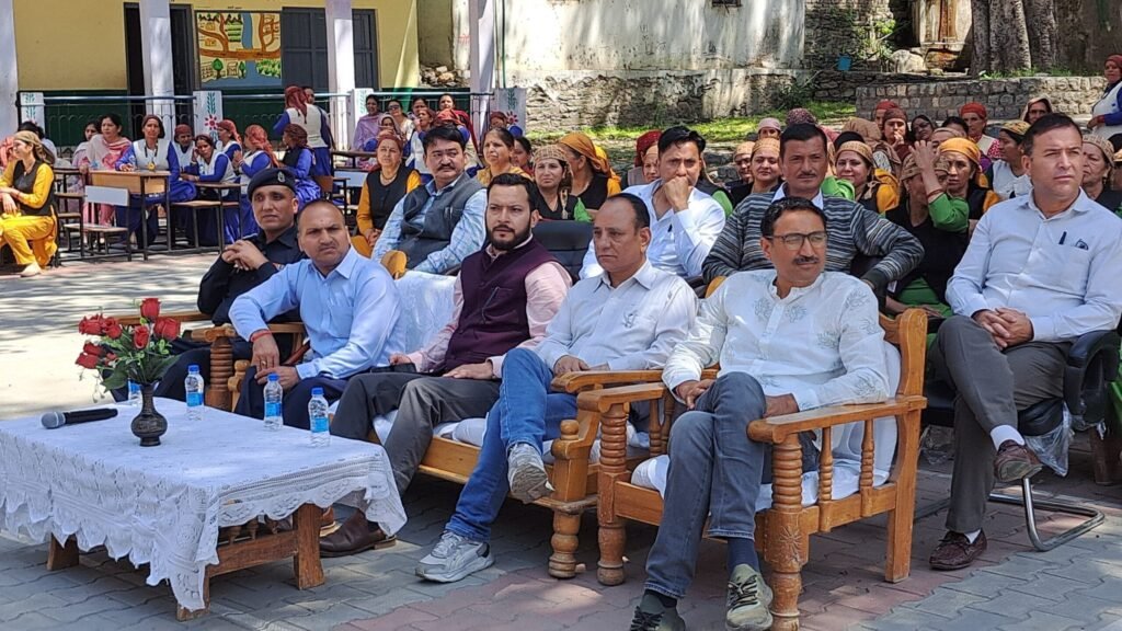 Rampur Bushahr: नोगली स्कूल में मॉकड्रिल: आग और भूकंप से निपटने का अभ्यास