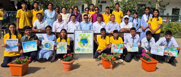 Rampur Bushahr: विश्व पृथ्वी दिवस पर दत्तनगर स्कूल में कार्यक्रम, अदिति रही प्रथम