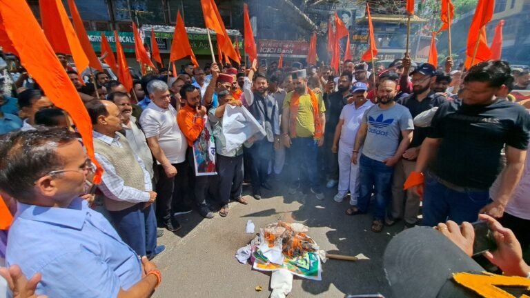 Pahalgam Terrorist Attack : आतंकवादी घटना के खिलाफ हिमाचल बंद, सड़कों पर आक्रोश