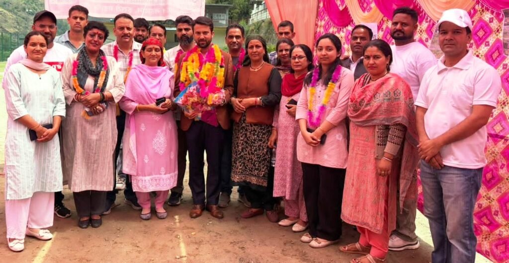 Rampur Bushahr: जागृति नव युवक मंडल झाकड़ी ने जुटाया 50 यूनिट रक्त