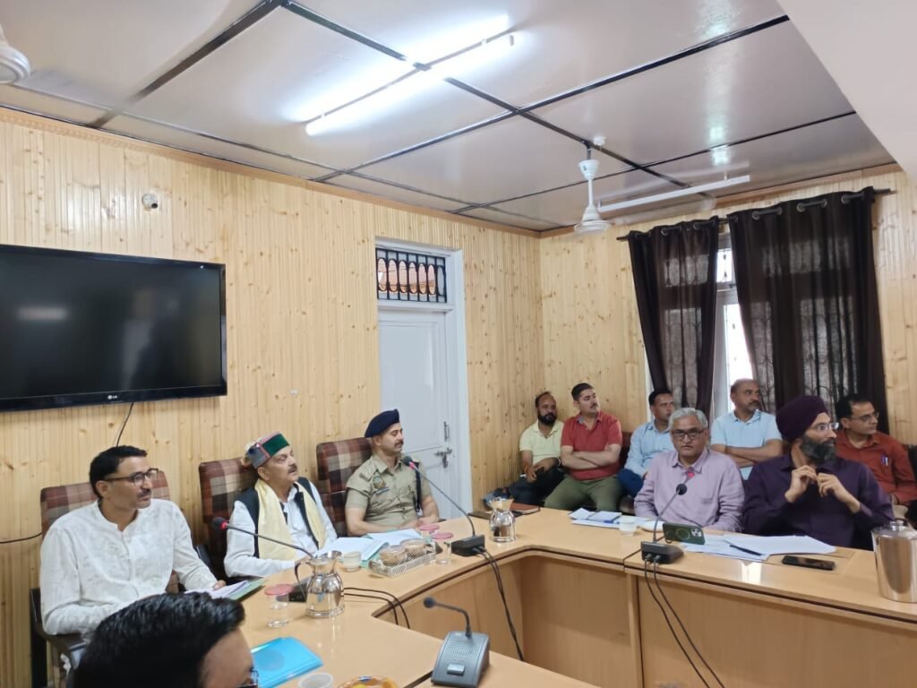 Rampur Bushahr: उप-मण्डल रामपुर के विभिन्न विकास कार्यों की समीक्षा बैठक आयोजित’