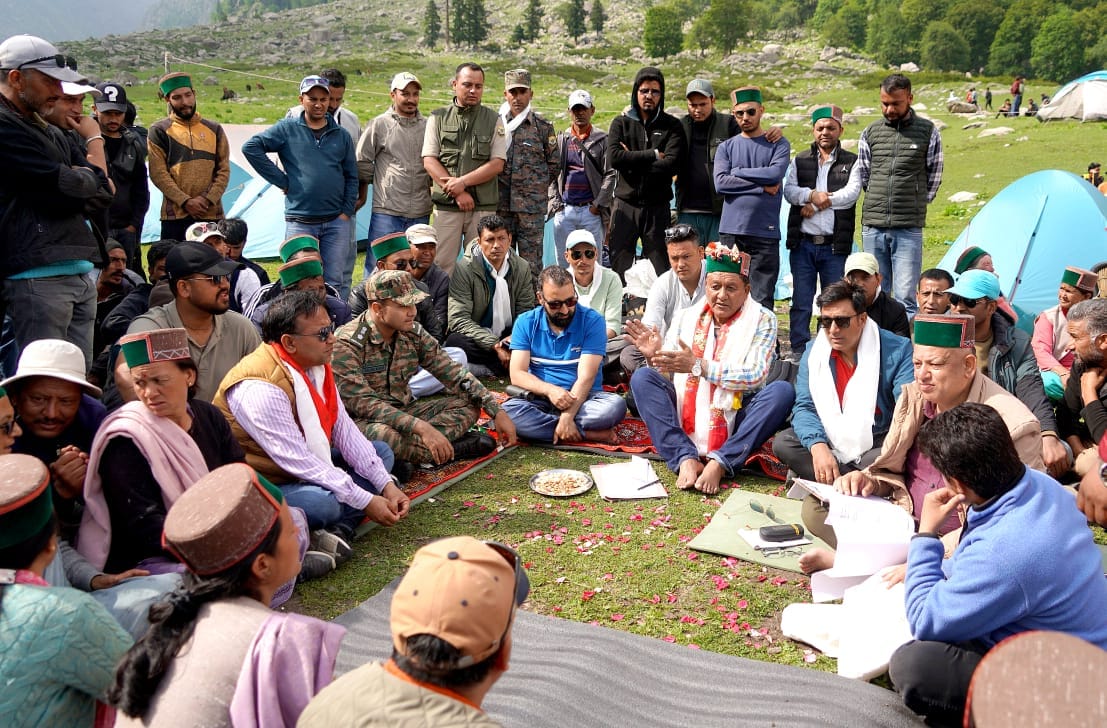 Kinnaur: राजस्व मंत्री ने किया मूलिंग का दौरा, मेडिटेशन सेंटर के लिए 20 लाख की घोषणा,वन अधिकार अधिनियम-2006 का लाभ उठाने का किया आह्वान