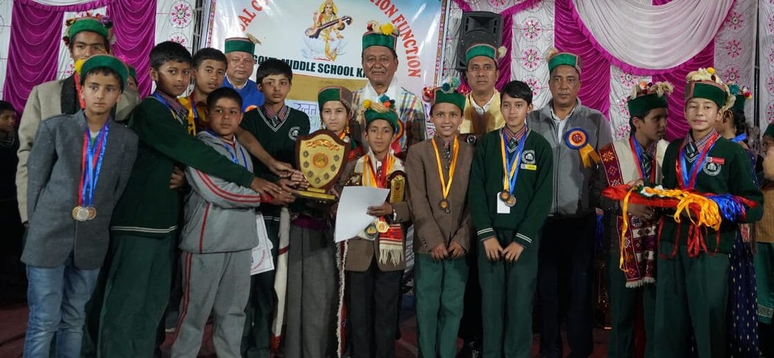 Kinnaur: राजस्व मंत्री जगत सिंह नेगी ने काफनू स्कूल में नवाजे मेधावी