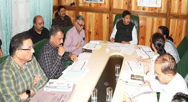 Shimla: जल शक्ति विभाग की समीक्षा बैठक, लंबित ₹1200 करोड़ को लेकर केंद्र से होगी पैरवी