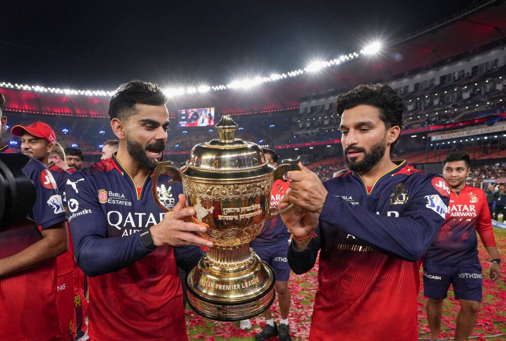 Indian Premier League : RCB ने रचा इतिहास: IPL में पहली बार बना चैंपियन, फाइनल में PBKS पर रोमांचक जीत