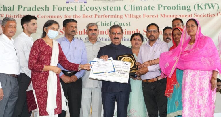Kangra: सीएम ने वन समितियों को किया सम्मानित, 22.5 करोड़ की प्रोत्साहन राशि दी जाएगी