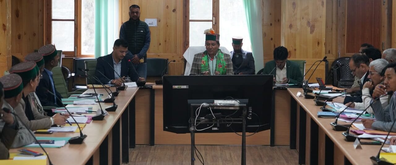 Kinnaur: राजस्व मंत्री ने कल्पा विकास खंड के लंबित कार्यों को समयबद्ध पूर्ण करने के दिए निर्देश