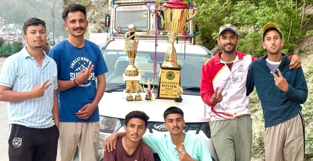 Rampur Bushahr: दरकाली बॉयज ने एक ही दिन में जीतीं दो वॉलीबॉल ट्राफियां, नोगली में बने विजेता तो खमाड़ी में रनरअप