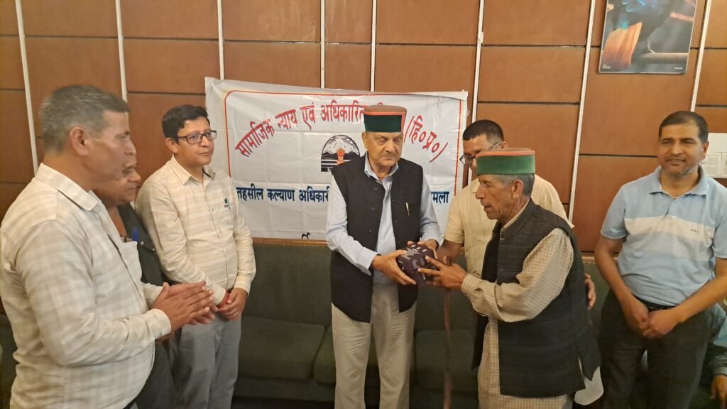 Rampur Bushahr: रामपुर में 21 दिव्यांगजन व 3 वरिष्ठ नागरिकों को निःशुल्क सहायता उपकरण वितरित