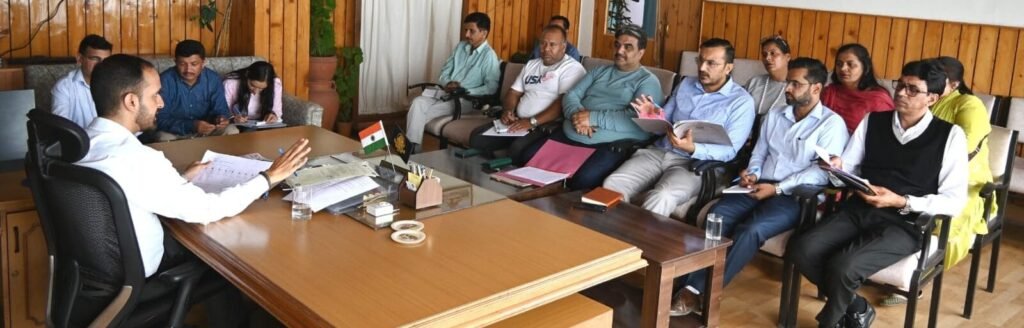 Shimla: प्रधानमंत्री सूर्या घर मुफ्त बिजली योजना का पंचायत स्तर तक होगा प्रचार-प्रसार : अभिषेक वर्मा