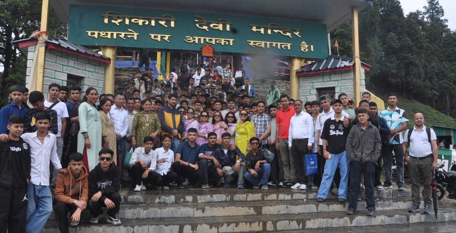 Rampur Bushahr: शिकारी देवी मंदिर में पदम विद्यालय के छात्रों का शैक्षणिक भ्रमण, स्वच्छता अभियान भी चलाया