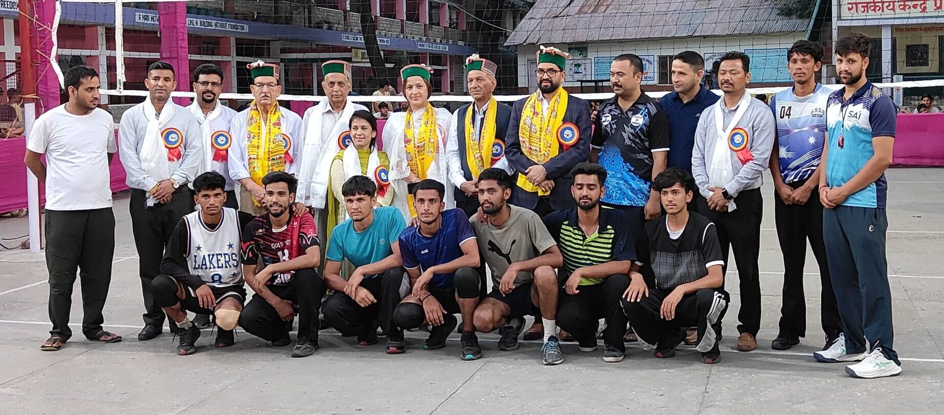 Rampur Bushahr: रानी रतन कुमारी मेमोरियल स्पोर्ट्स क्लब नोगली द्वारा चार दिवसीय वॉलीबॉल प्रतियोगिता का भव्य शुभारंभ