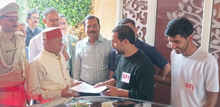 shimla: एसएफआई ने राज्यपाल को सौंपा ज्ञापन, छात्र संघ चुनाव की बहाली और विश्वविद्यालय में सुधार की उठाई मांग