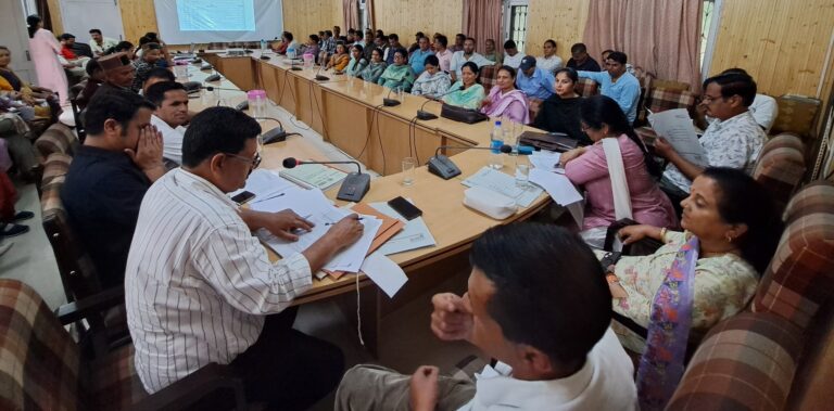 Rampur Bushahr: जिला परिषद फंड खर्च में लापरवाही पर जिप अध्यक्ष ने जताई नाराजगी