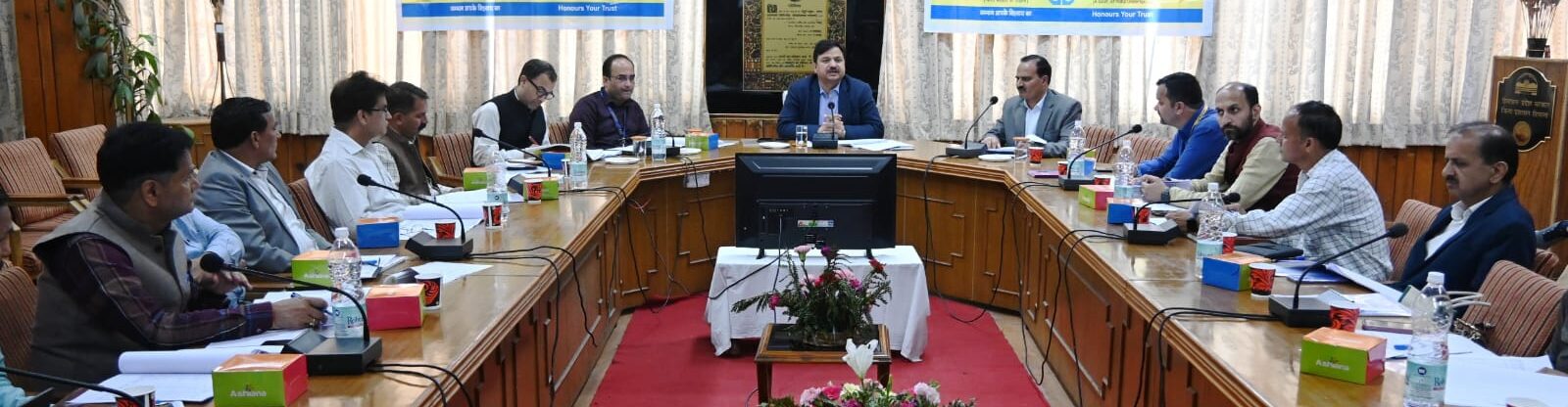 Shimla: बैटर बैंकिंग के लिए सभी बैंक करें समर्पित प्रयास: उपायुक्त अनुपम कश्यप