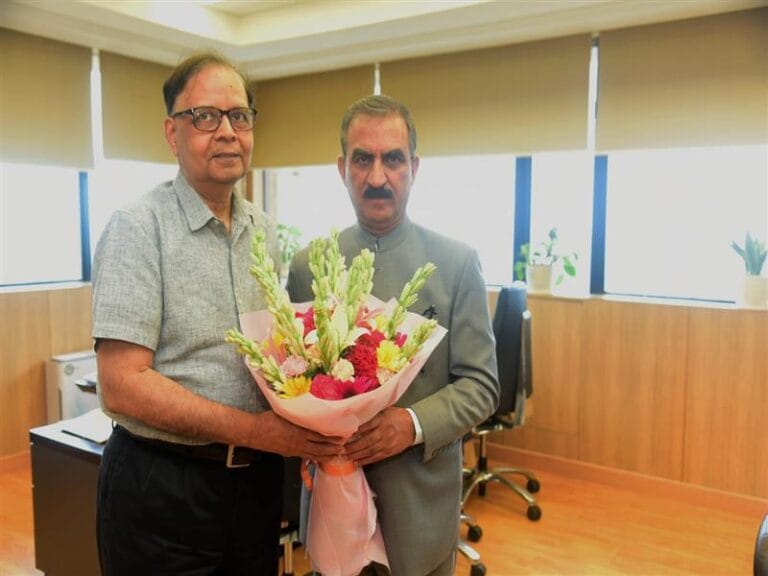 Shimla: मुख्यमंत्री ने 16वें वित्तायोग के अध्यक्ष से राजस्व घाटा अनुदान जारी रखने का आग्रह किया