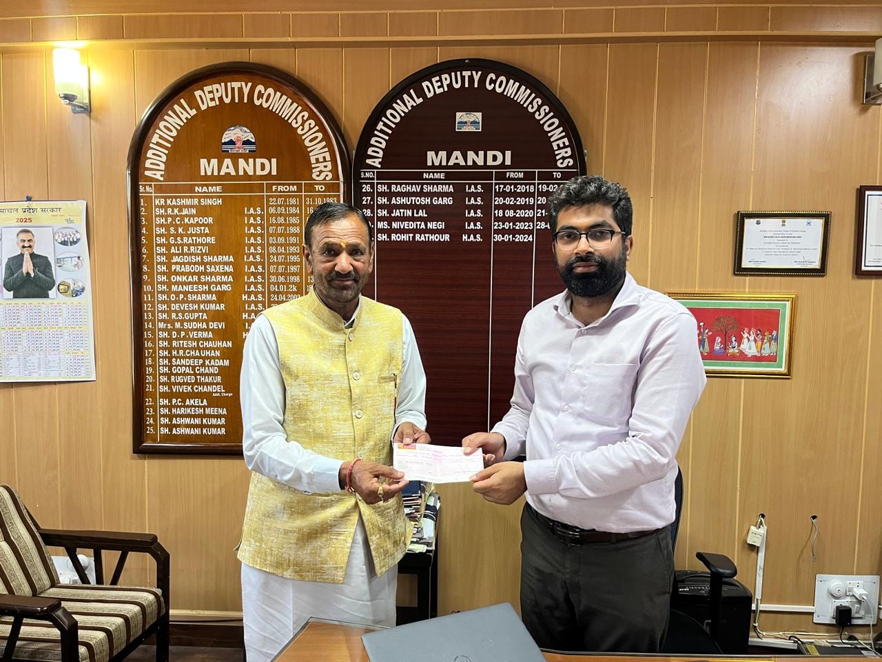 Mandi: आपदा राहत में पूर्व विधायक जवाहर ठाकुर ने दिए 50 हजार रुपये, करसोग में राहत कोष शुरू
