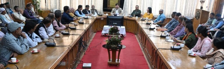 Shimla: लूहरी जल विद्युत परियोजना: प्रभावितों की मांगों पर होंगे सकारात्मक निर्णय, समिति गठन व निरीक्षण की प्रक्रिया तेज़