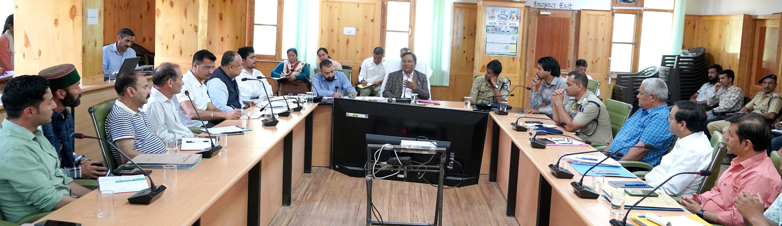 Kinnaur: राजस्व मंत्री ने की किन्नौर जिले के विकास कार्यों की समीक्षा, अधिकारियों को समयबद्ध निर्माण के निर्देश