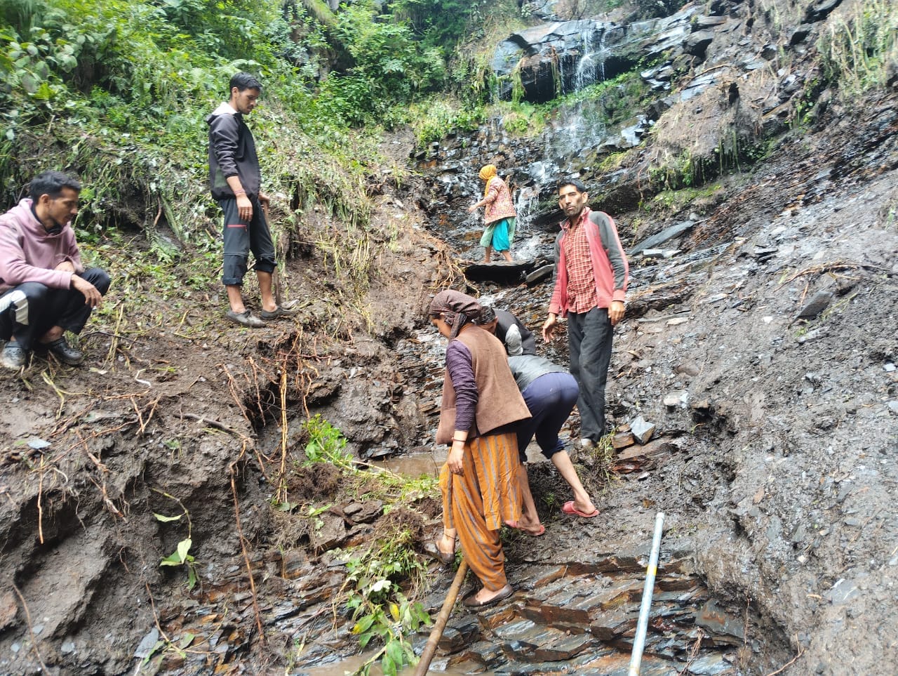 Mandi: आपदा के बाद जलशक्ति विभाग का युद्धस्तर पर अभियान, 588 पेयजल योजनाएं बहाल