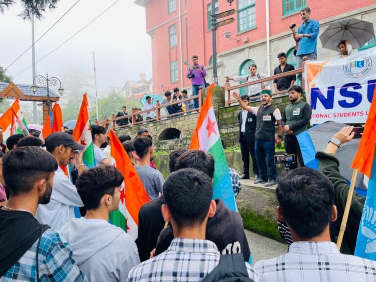 Shimla: उड़ीसा छात्रा शोषण मामले में एनएसयूआई ने किया शिमला में प्रदर्शन