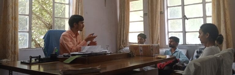 Rampur Bushahr: रामपुर कॉलेज में पास काउंटर की मांग पर एसएफआई का प्रदर्शन, प्रशासन को 25 जुलाई तक का अल्टीमेटम
