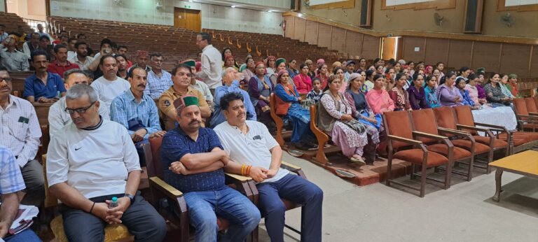 Rampur Bushahr: अभिभावकों ने छात्रों के लिए ड्रेस कोड सहित अनुशासनात्मक व्यवस्था की उठाई मांग