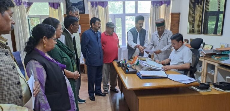 Rampur BUshahr: 15 अगस्त तक पेंशनरों की मांगें पूरी करे सरकार, वरना होगा राज्यव्यापी आंदोलन : पेंशनर्स वेलफेयर एसोसिएशन