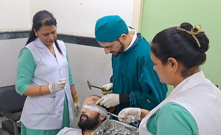 Rampur Bushahr: आयुर्वेदिक अस्पताल रामपुर में पारंपरिक उपचार कार्यशाला, 80 मरीजों को मिला लाभ 🌿