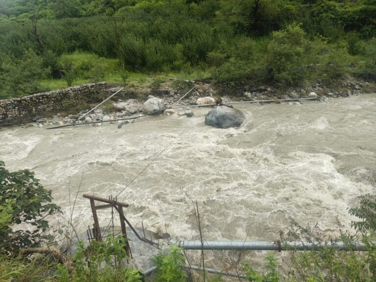 Rampur Bushahr: भारी बारिश से जलशक्ति बोर्ड को दो करोड़ का नुकसान, नोगली और समेज से जलापूर्ति ठप