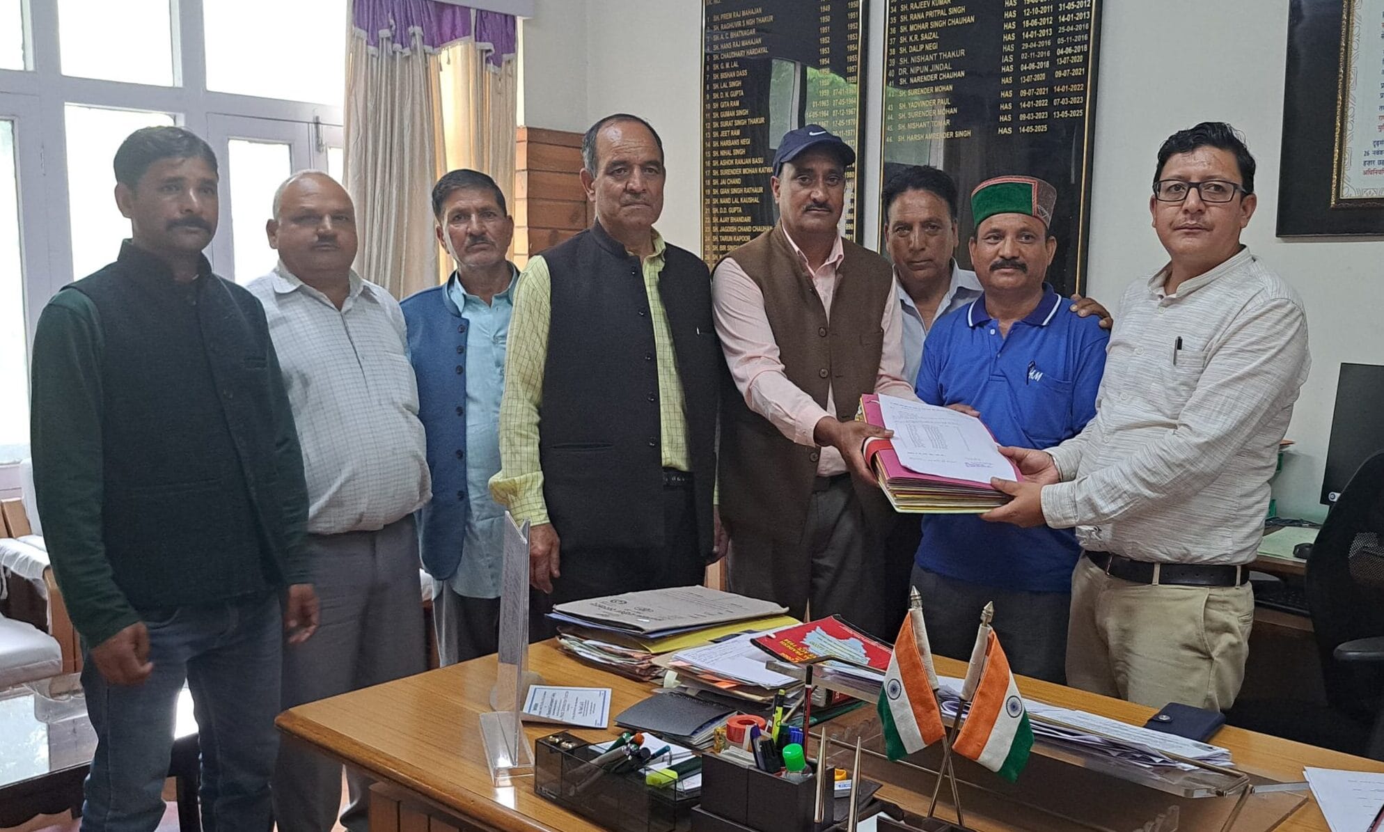 Rampur Bushahr: बड़ोग गांव की ग्राम सभा ने वन अधिकार अधिनियम के तहत एसडीएम को सौंपे 20 दावे