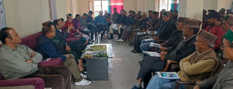 Kinnaur: सांगला में सेब बागवानों के लिए जागरूकता शिविर आयोजित, रोग प्रबंधन पर दी गई अहम जानकारी
