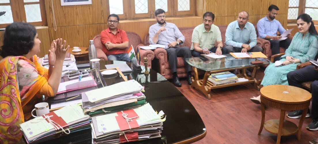 Kullu: ठोस अपशिष्ट प्रबंधन प्लांट की स्थापना को लेकर उपायुक्त ने ली समीक्षा बैठक, विभागों को दिए दिशा-निर्देश