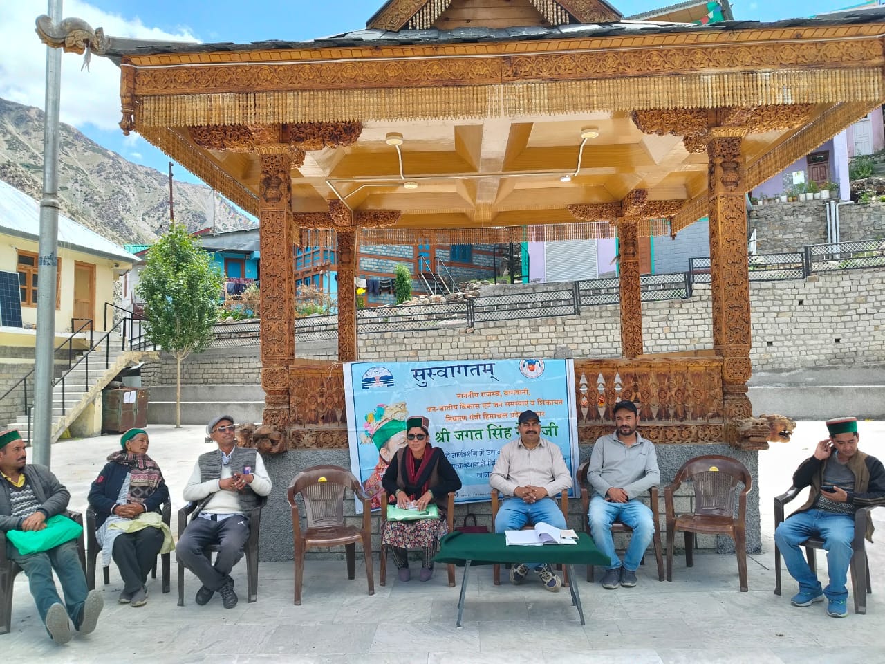 Rampur Bushahr: ग्राम पंचायत आसरंग में संयुक्त जागरूकता शिविर आयोजित, 60 ग्रामीणों ने लिया भाग