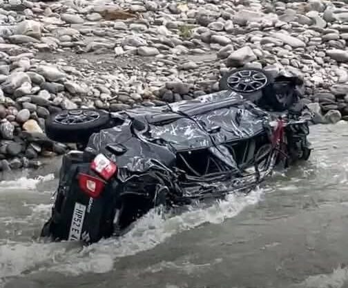 Rohru: रोहड़ू में दर्दनाक सड़क हादसा: कार पब्बर नदी में गिरी, शिक्षक की मौत, दूसरा  घायल