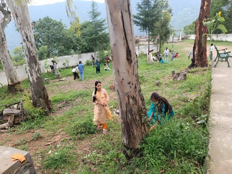 Rampur Bushahr: स्वच्छ भारत अभियान: राजकीय महाविद्यालय निरमंड में चला सफाई अभियान