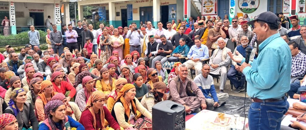 Mandi: राजस्व मंत्री जगत सिंह नेगी ने सराज के आपदा प्रभावित क्षेत्रों का दौरा किया, पीड़ितों को जल्द राहत का भरोसा