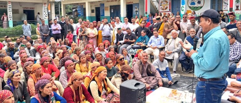 Mandi: राजस्व मंत्री जगत सिंह नेगी ने सराज के आपदा प्रभावित क्षेत्रों का दौरा किया, पीड़ितों को जल्द राहत का भरोसा