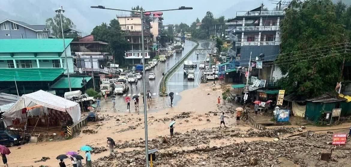 कुल्लू में फटा बादल; कई क्षेत्रों में भारी नुकसान, चंडीगढ़-मनाली हाईवे बंद
