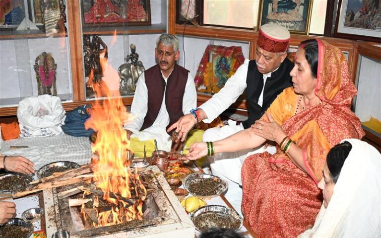 Shimla: राज्यपाल ने हवन यज्ञ कर मांगी आपदा मुक्त हिमाचल की कामना, राखी पर दी शुभकामनाएँ