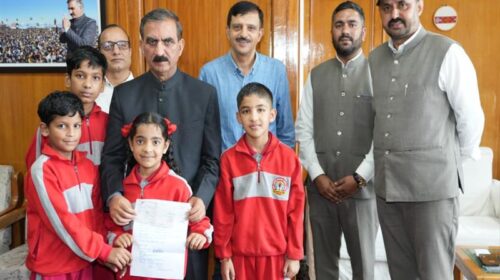 Shimla: राजकीय प्राथमिक विद्यालय ढली के बच्चों ने मुख्यमंत्री राहत कोष में 7000 रुपये का योगदान दिया