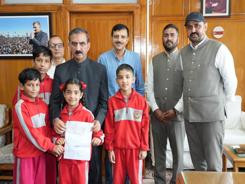 Shimla: राजकीय प्राथमिक विद्यालय ढली के बच्चों ने मुख्यमंत्री राहत कोष में 7000 रुपये का योगदान दिया