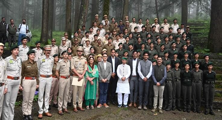 Shimla: राज्यपाल ने सिपुर में पौधरोपण अभियान के माध्यम से पर्यावरण संरक्षण का आह्वान किया