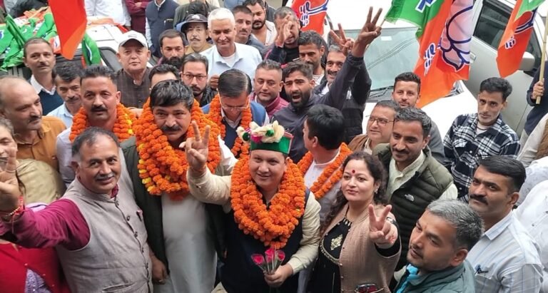 Shimla: शोघी में किसान मोर्चा अध्यक्ष संजीव देष्टा का जोरदार स्वागत, कार्यकर्ताओं में भरा जोश