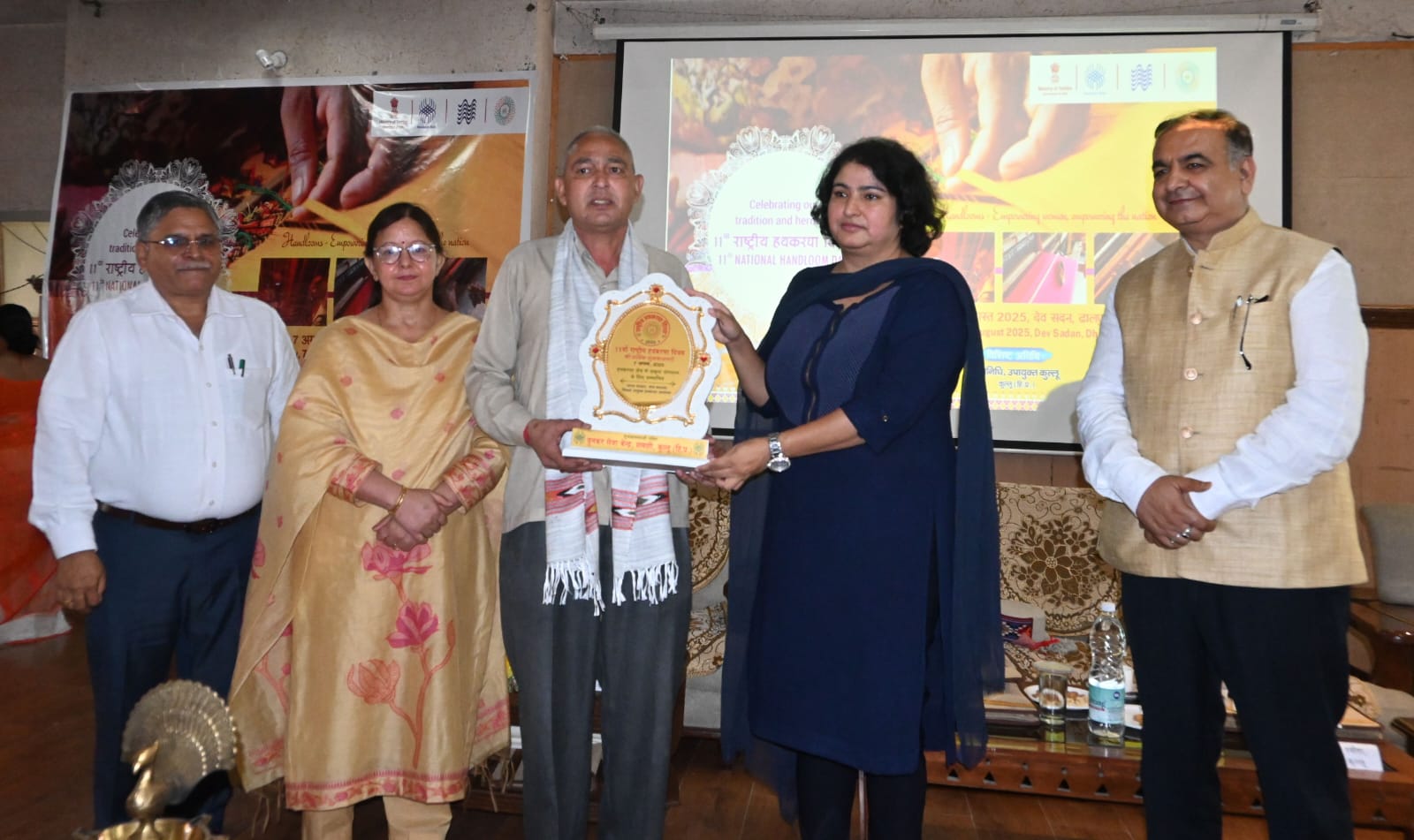 Kullu: राष्ट्रीय हथकरघा दिवस पर कुल्लू में भव्य आयोजन, बुनकरों को मिली सम्मान और प्रोत्साहन