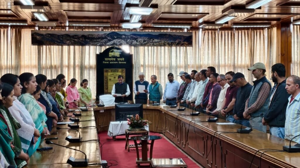 Shimla: सद्भावना दिवस पर बचत भवन में राजीव गांधी को श्रद्धांजलि