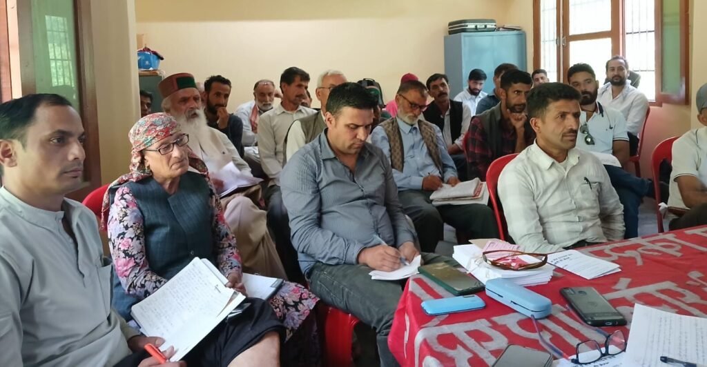 Rampur Bushahr: हिमाचल किसान सभा और सेब उत्पादक संघ की बैठक, शिमला सम्मेलन की तैयारियाँ तेज़