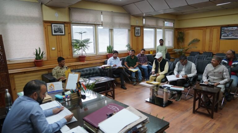 Kinnaur: किन्नौर में अनुसूचित जाति/जनजाति अत्याचार निवारण समिति की त्रैमासिक बैठक सम्पन्न